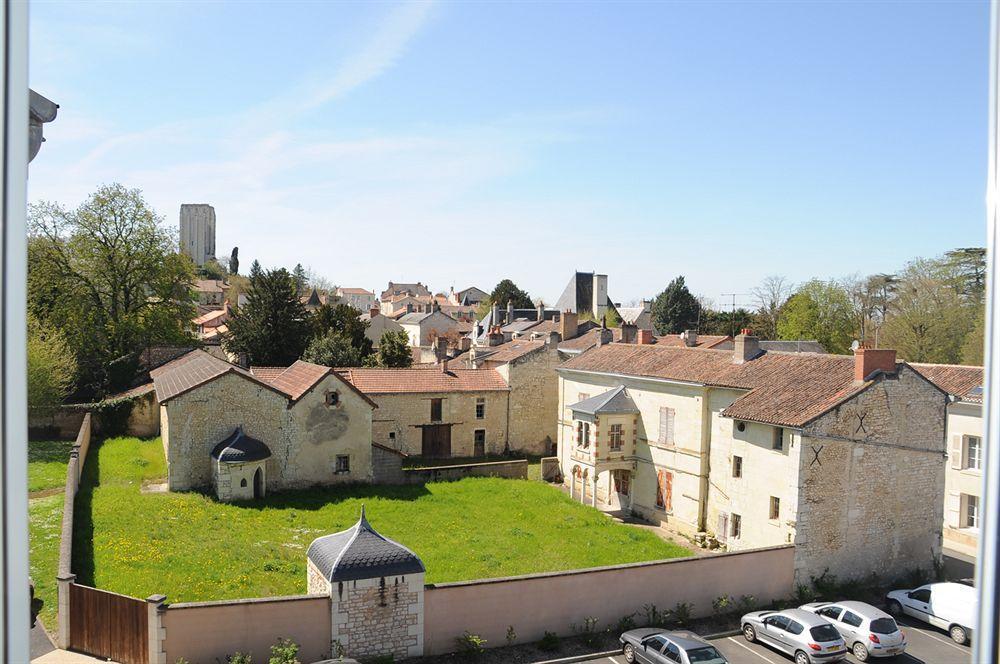 Kyriad Loudun - Le Renaudot Exterior photo